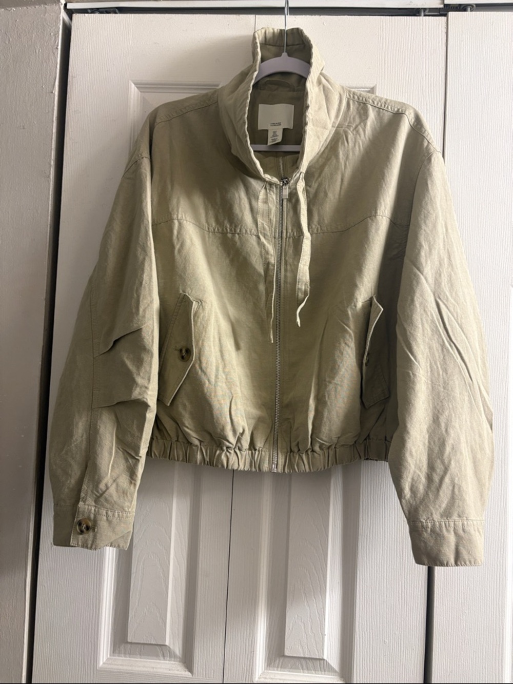 H&M Light Olive Cropped Utility Bomber Jacket

Brand new, never worn.